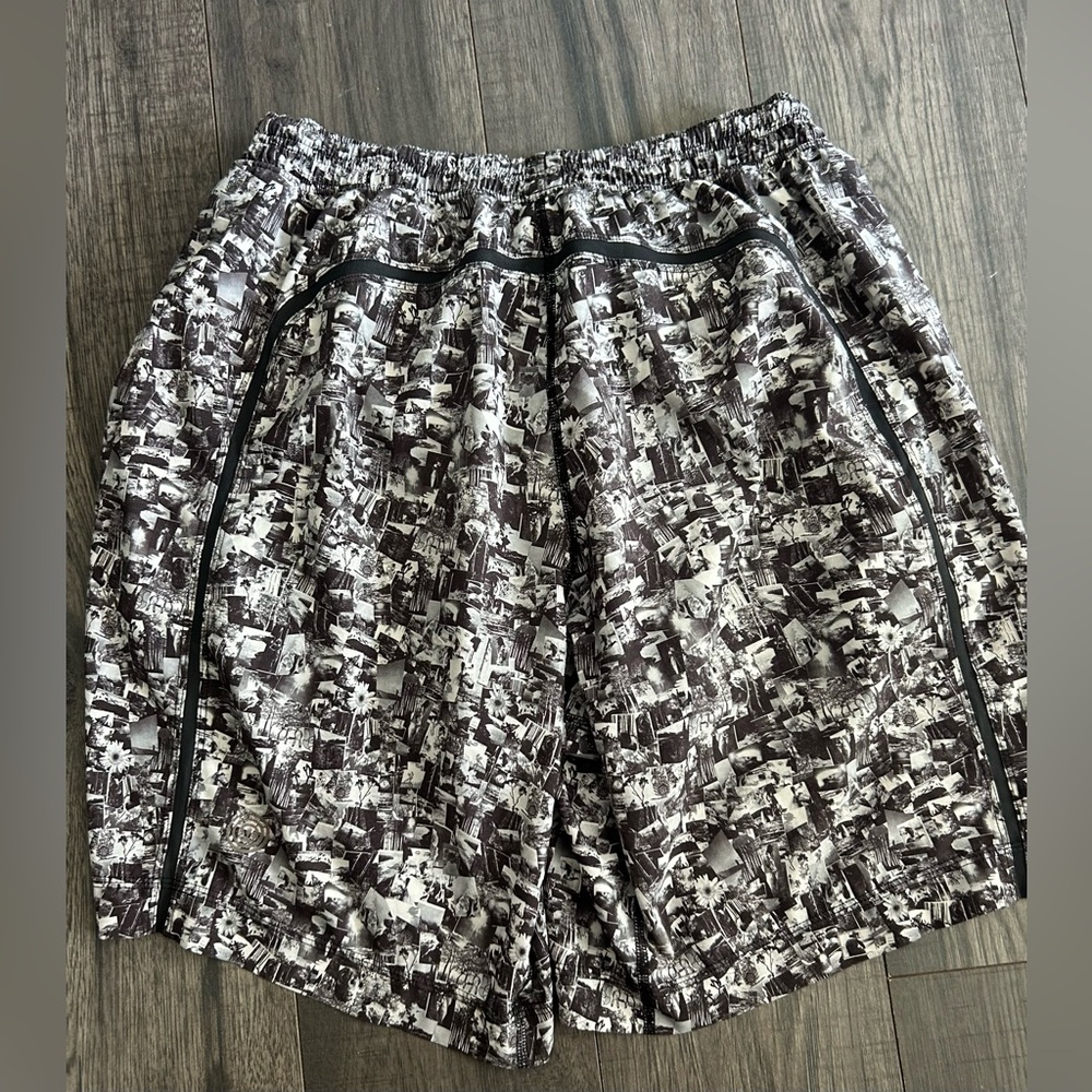 LULULEMON men’s size medium black / white PACE BREAKER lined shorts